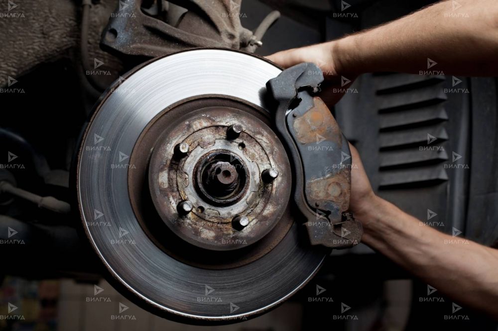 Замена задних тормозных колодок Honda Integra в Уфе