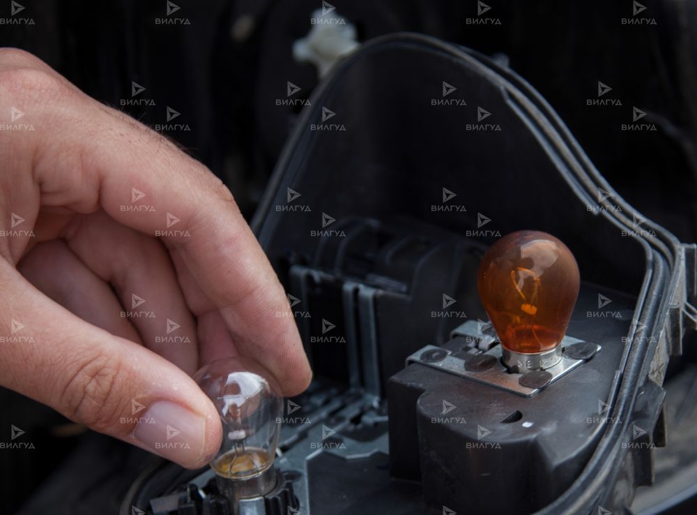 Замена лампы заднего хода Mini в Уфе Замена лампы заднего хода Mini в Уфе